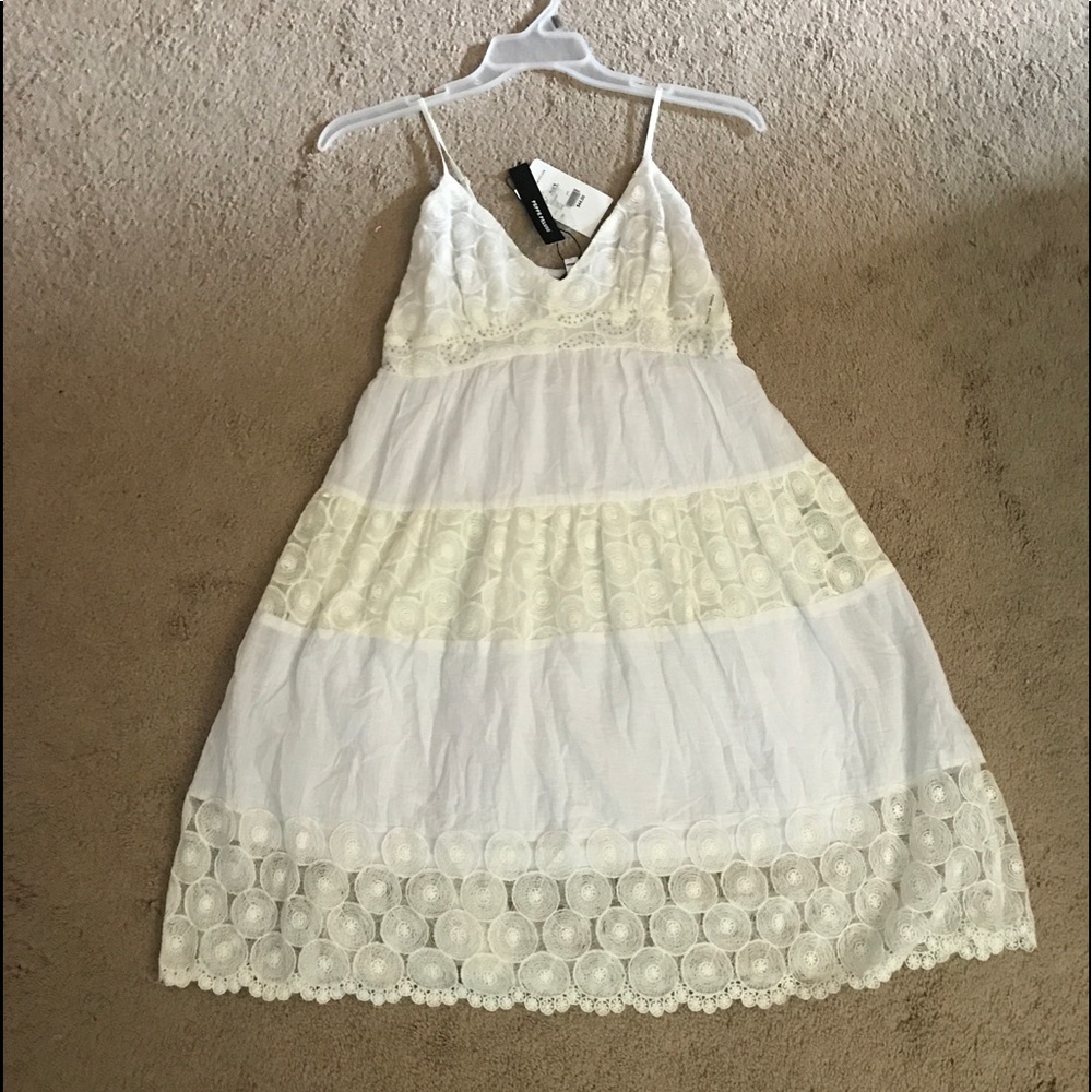 white lace summer dress (L) off white lace inlay